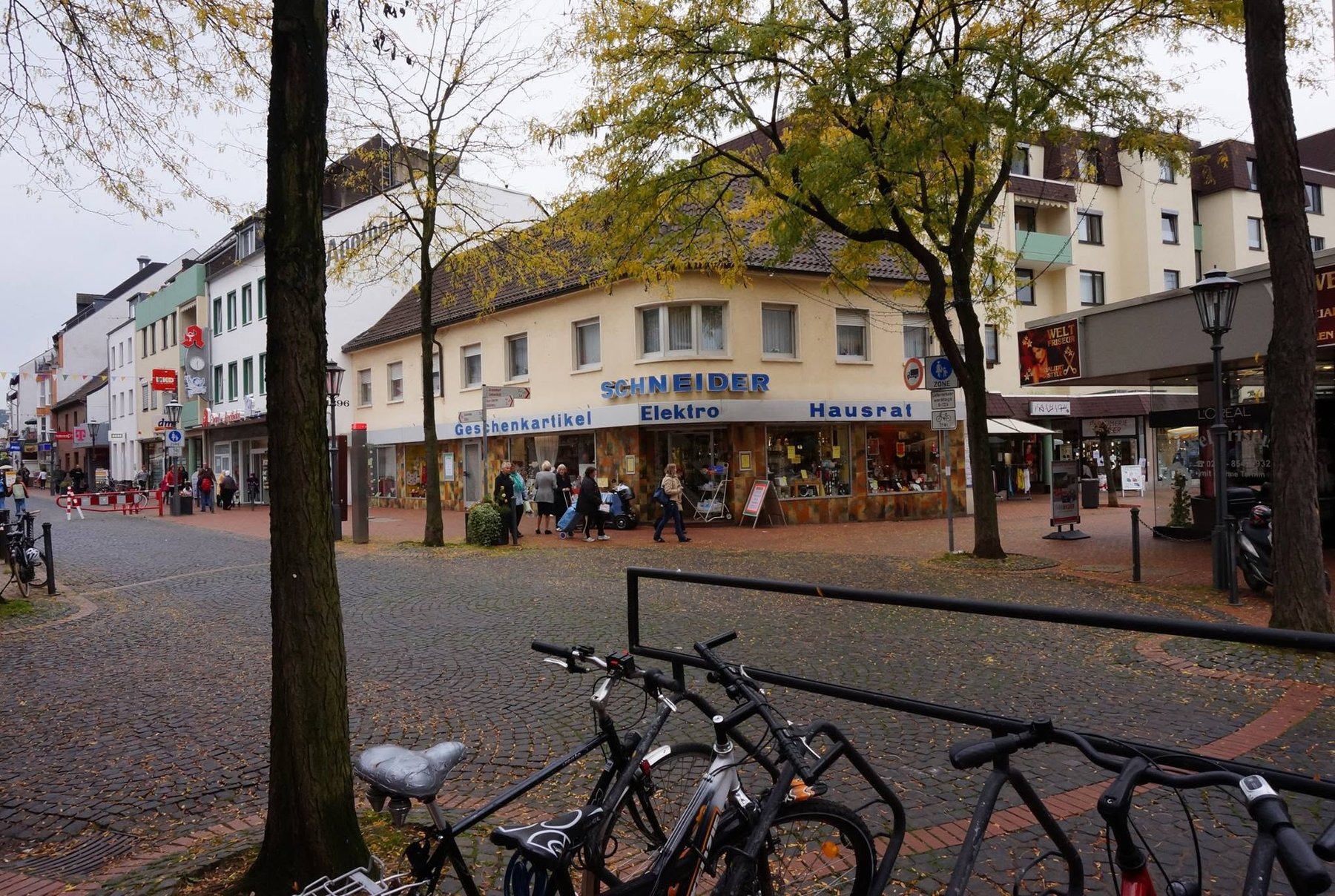 Geschäftsbereich in Bonn-Duisdorf mit dem Hausrats- und Elektrogeschäft Schneider