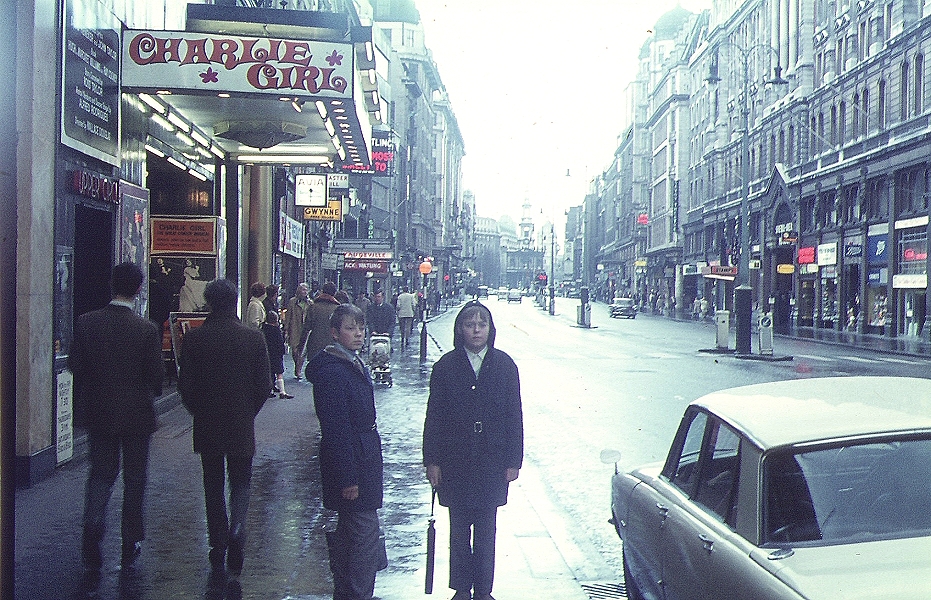 Charlie Girl London 1970 Goedart Palm